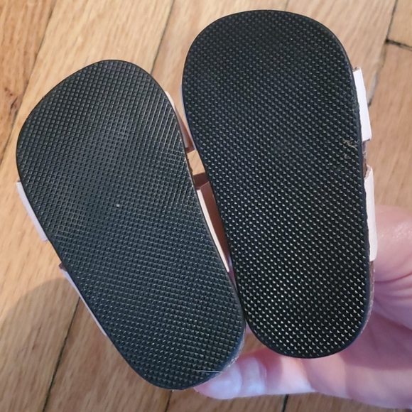 Bundle Baby infant sandals and flip flops - Picture 5 of 10